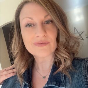 Meet your Posher, Desiree